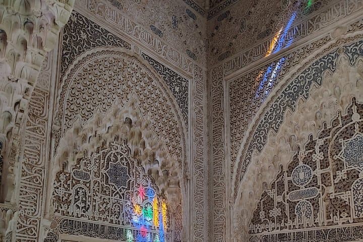 Private Tour to The Alhambra with Nasrid Palaces in Granada