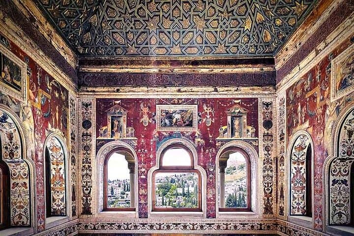 Alhambra Private Tour and Skip the Line Ticket and Official Guide