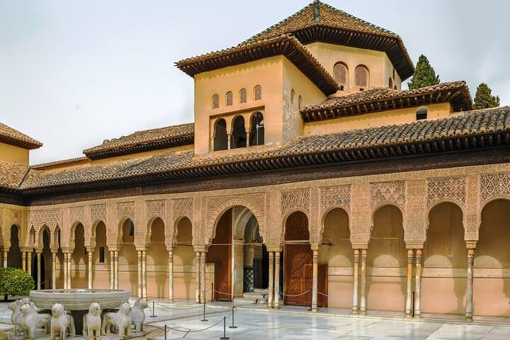 Alhambra Private Tour and Skip the Line Ticket and Official Guide