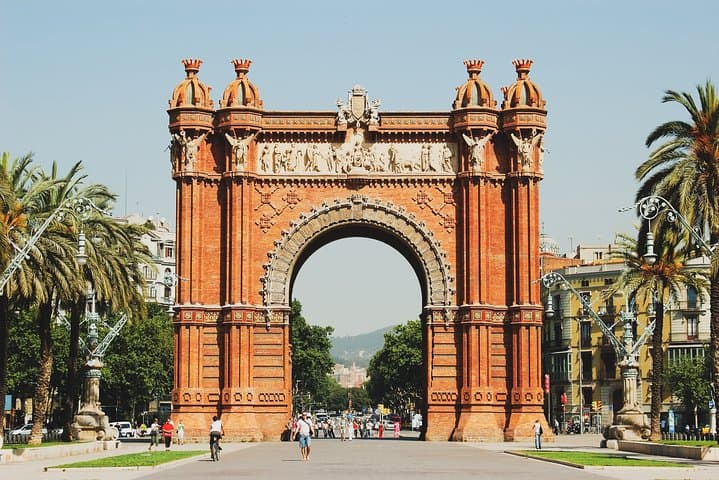 Barcelona Old Town Walking Tour with Expert Local Guide