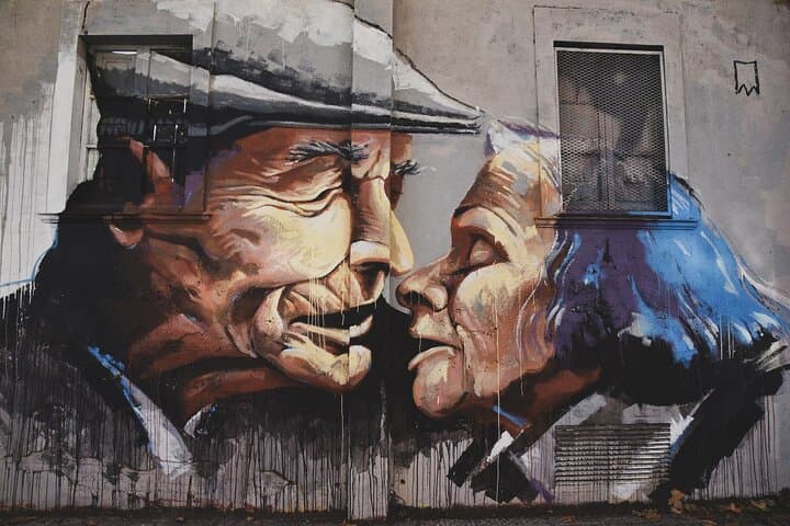 Barcelona Street Art and Bike Tour with Local Expert Guide