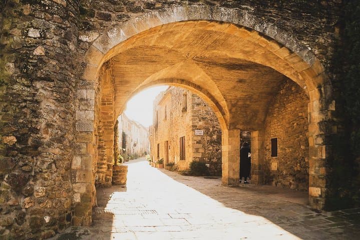 Barcelona Jewish Quarter Tour with Local Expert