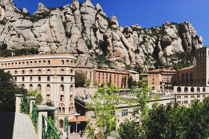 Private Full-Day Barcelona Tour to Pla de Bages with Wine & Oil Tasting with Friendly Local Guide