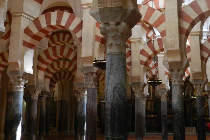 Exclusive visit to the Mosque with official guide. Small groups