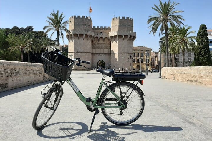 Great Self Guided Tour with E-BIKE! Make summer easy in Valencia!