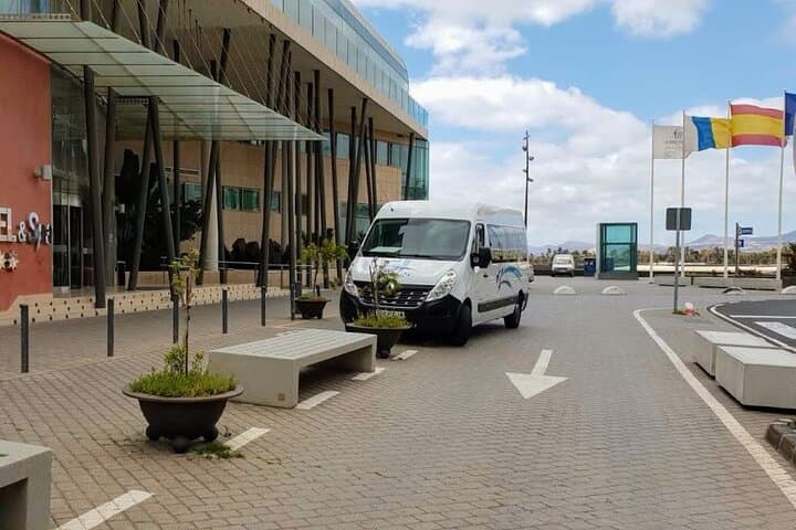 Private transfers from Lanzarote airport (ACE) to Playa Banca