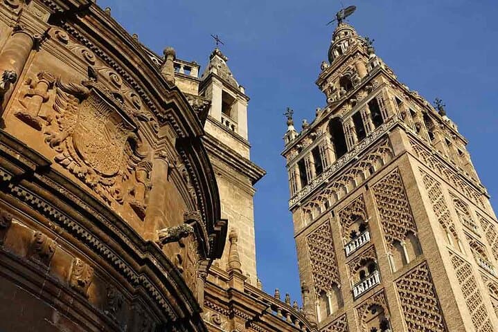 Seville Quick Overview: Highlights Walking Tour with Local Guide