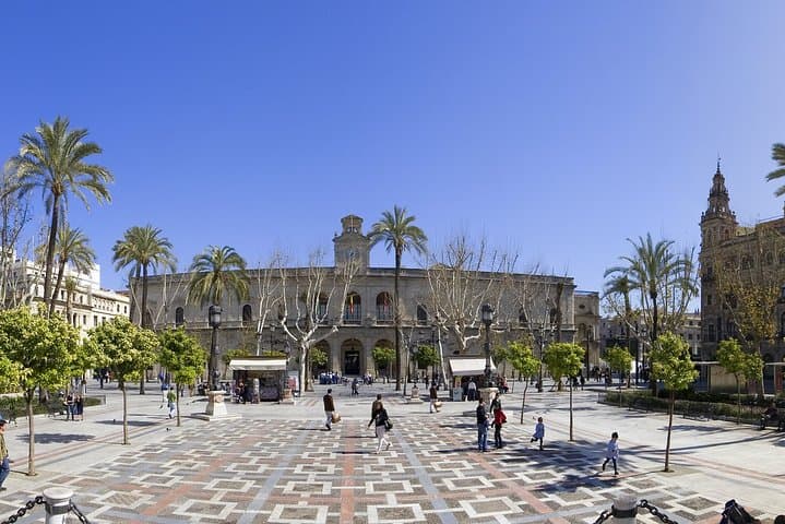 Seville Quick Overview: Highlights Walking Tour with Local Guide