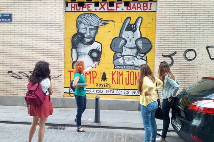 Private street art tour in Valencia