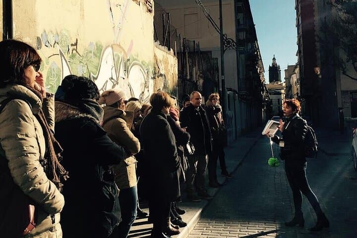 Private street art tour in Valencia