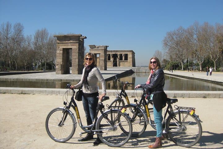Bike Rental with Phone Holder and Self Guided Tour
