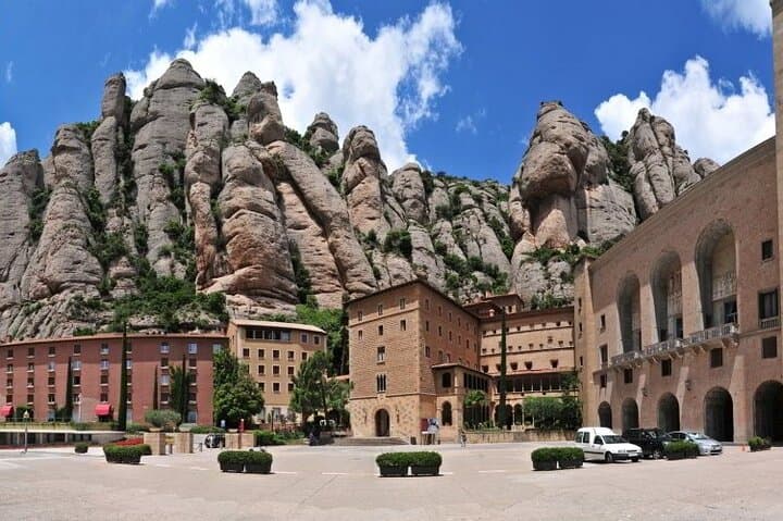 Montserrat Small Group Tour & Sailing Experience from Barcelona