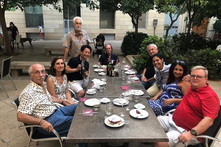 Private premium wine tasting with snacks in Valencia's old town