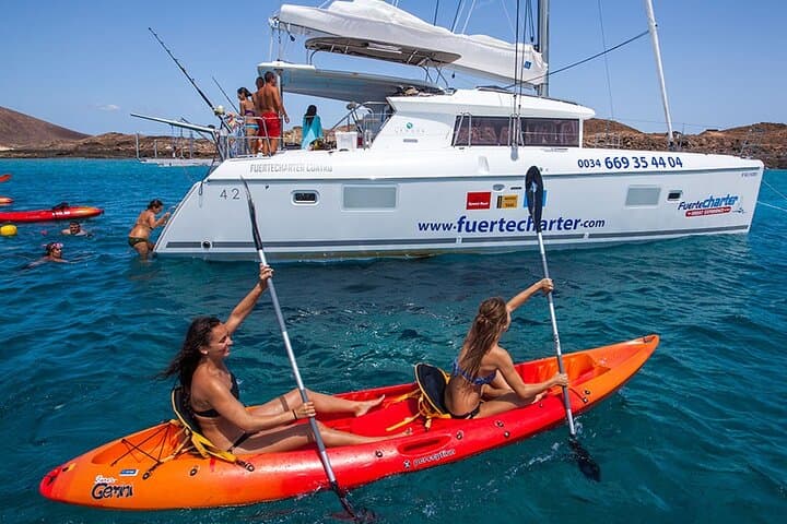 Private trips to Lobos Island in Catamaran Lagoon 421