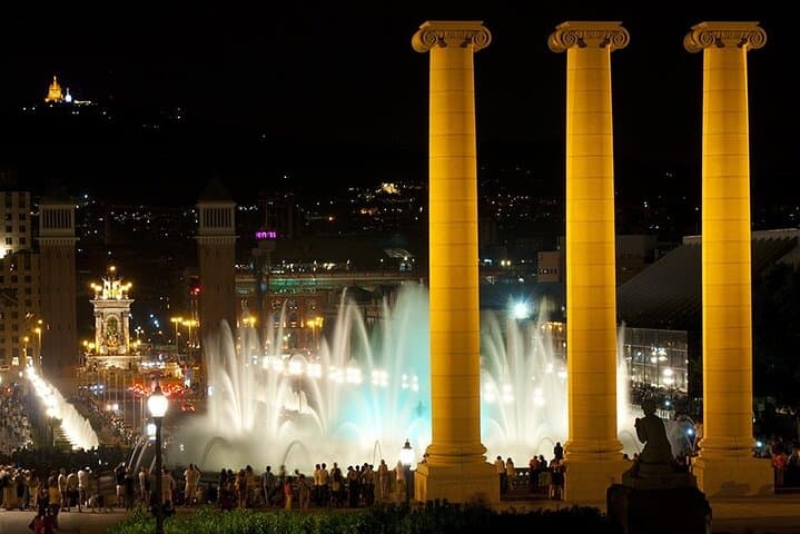 Special stop at Montjuic to enjoy the Magic Fountain Show and a glass of local sparkling wine. BrightSide Tours.