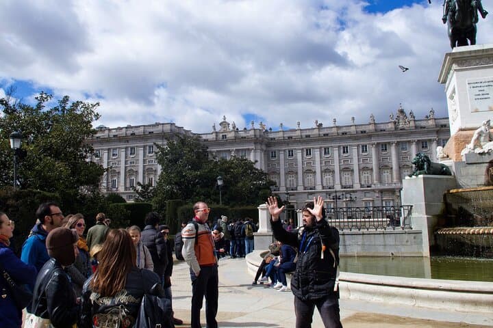 Surfing Madrid: From the Palace to the Tavern Private Tour