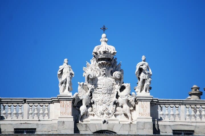 Surfing Madrid: From the Palace to the Tavern Private Tour