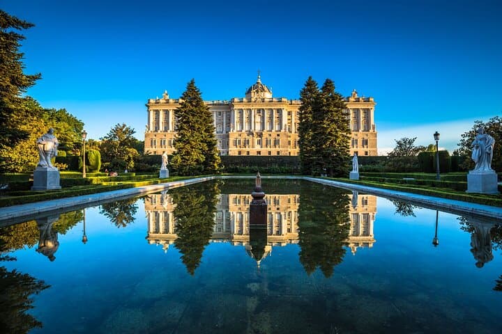 Surfing Madrid: From the Palace to the Tavern Private Tour
