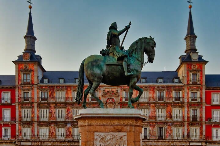 Surfing Madrid: From the Palace to the Tavern Private Tour