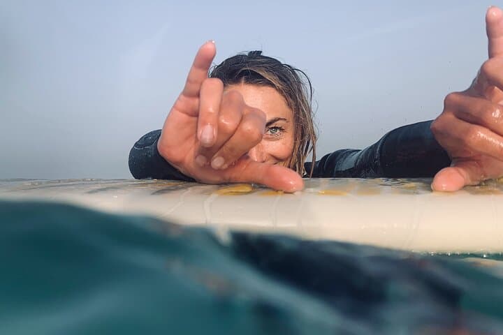 Lezioni di Surf per Beginner e Intermedi (6 persone a istruttore)