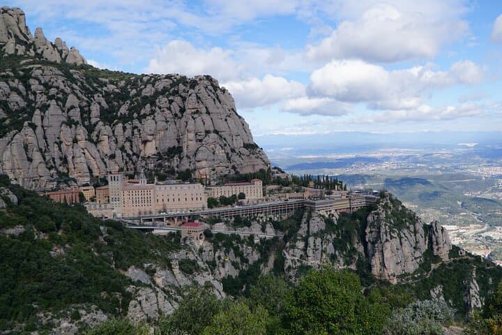 Private Montserrat with Lunch and Wine Tasting from Barcelona