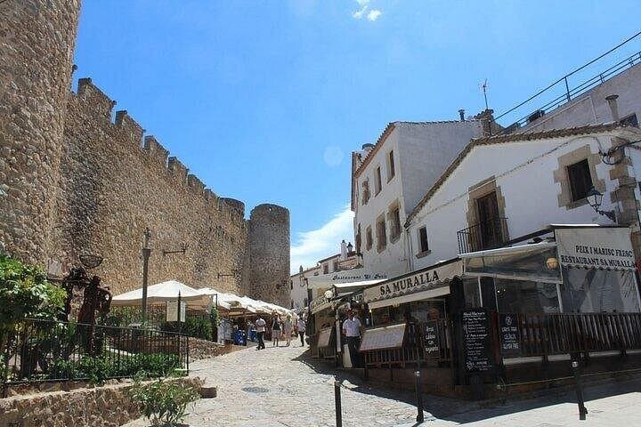 Visit Tossa De Mar and Girona for 8 Hours from Barcelona