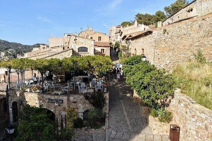 Visit Tossa De Mar and Girona for 8 Hours from Barcelona