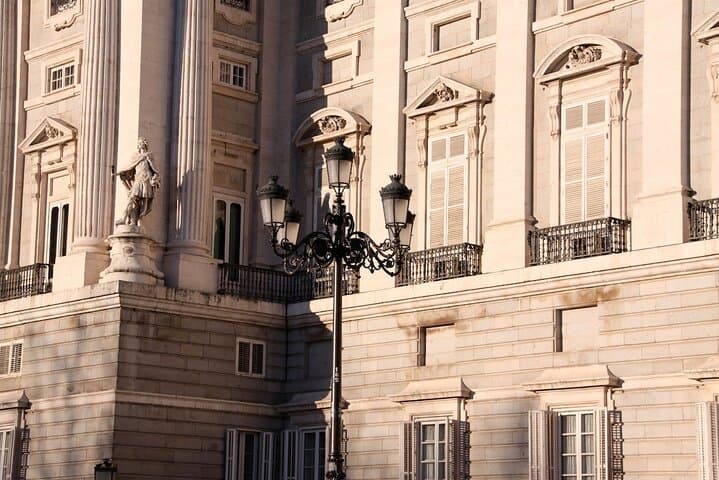 3-Hour Panoramic Tour of Madrid in Mercedes Viano with Guide