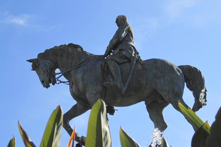 Equestrian monument at Plaza del Arenal