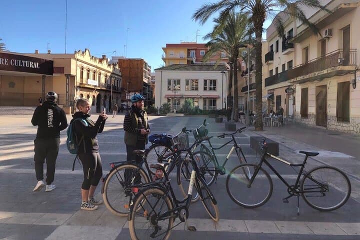 A typical Valencian town square