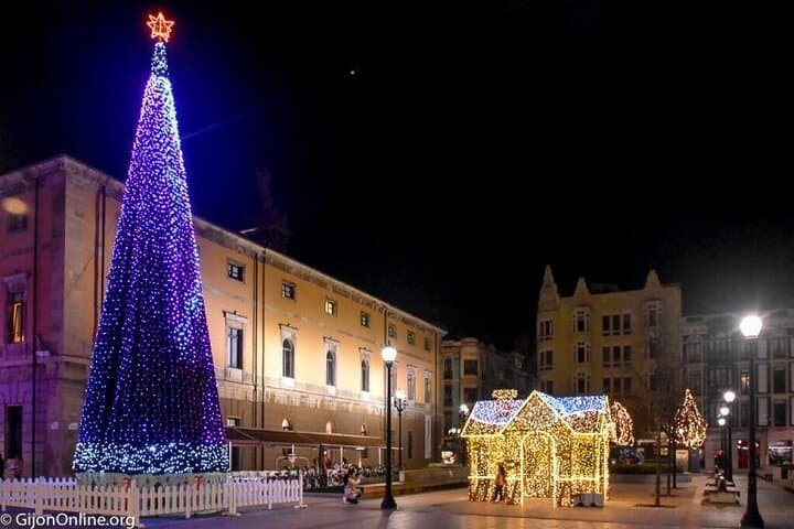Magic Christmas Private Tour in Gijón