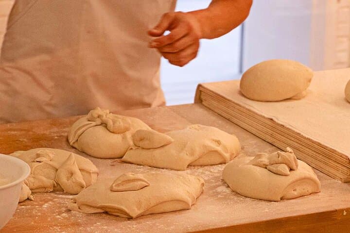 With Sweet Barcelona you will learn about the ingredients, their properties and the relationship with the festive calendar. The tour will take you through traditional bakeries and ovens.
