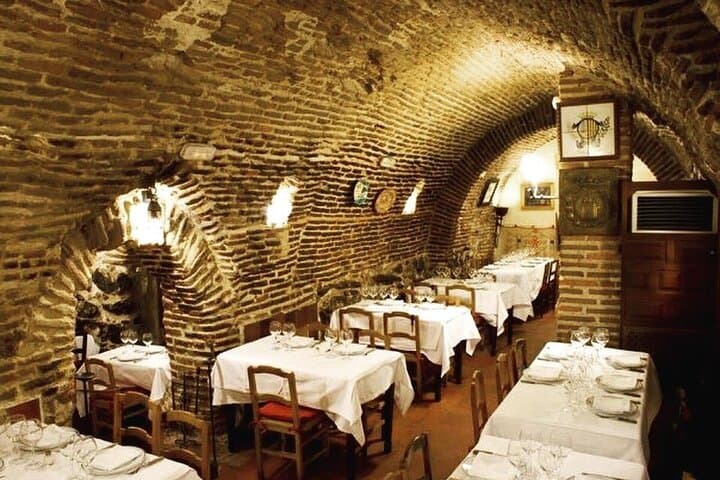 Private walking Tour: The oldest taverns of Madrid