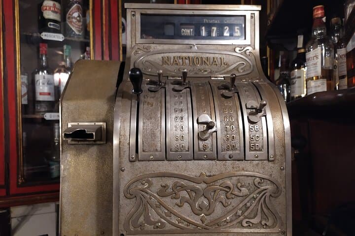 Private walking Tour: The oldest taverns of Madrid