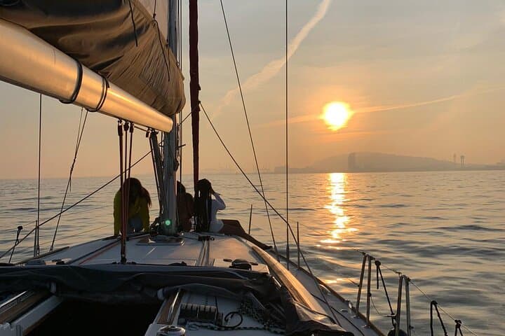 Barcelona Private Sunset & Day Sailing with Open Bar