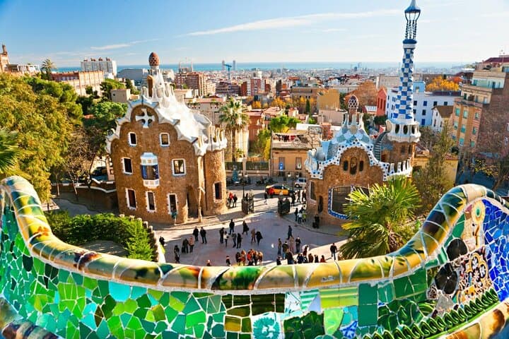 Private tour to Park Güell, Gaudí architecture and best views in Barcelona