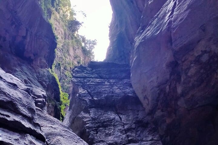 Private canyoning adventure in the Buitreras Canyon