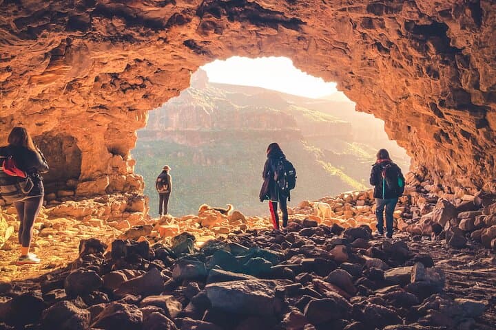 The Red Canyon Tour - Small Group Trip with Local Food Tasting ツ