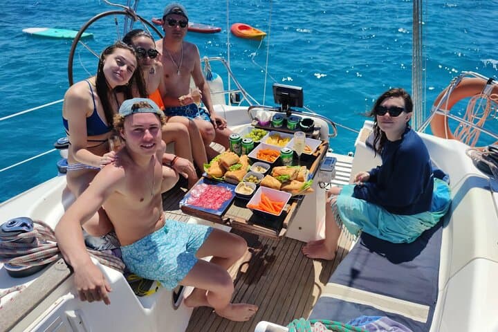 4h - Extended Private Sailing Tour around the Lobos Island