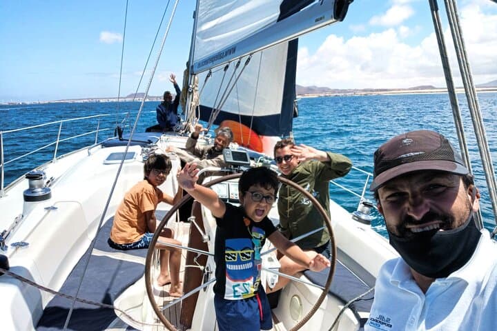 3-Hour Small-Group Sailing Tour around the Lobos Island