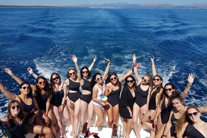 Boat tour with big groups