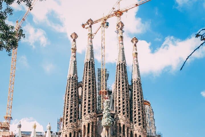 Barcelona Old City Walking Tour and Churros Stop with a Local Guide