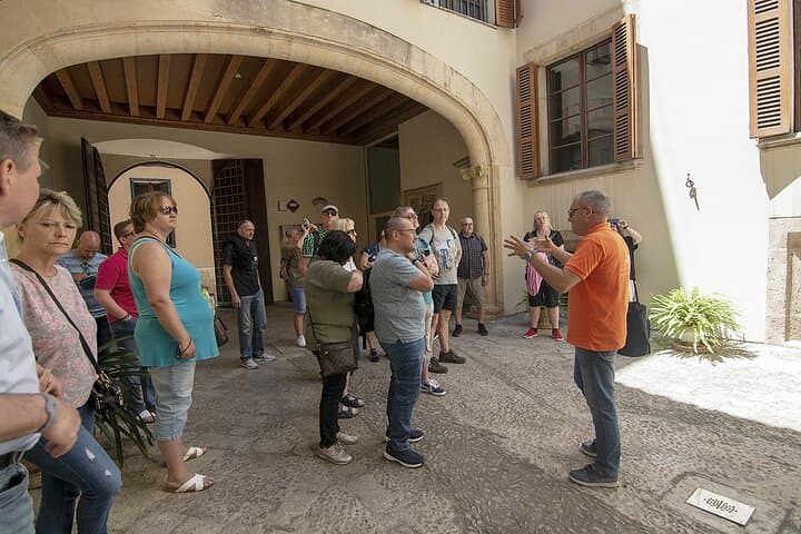 Private Tour: Palma de Mallorca Old Town, Palma Cathedral and Cruise