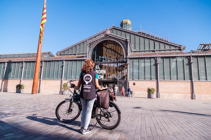 Barcelona Bike tour, Gaudí houses or beach bike or eBike tour