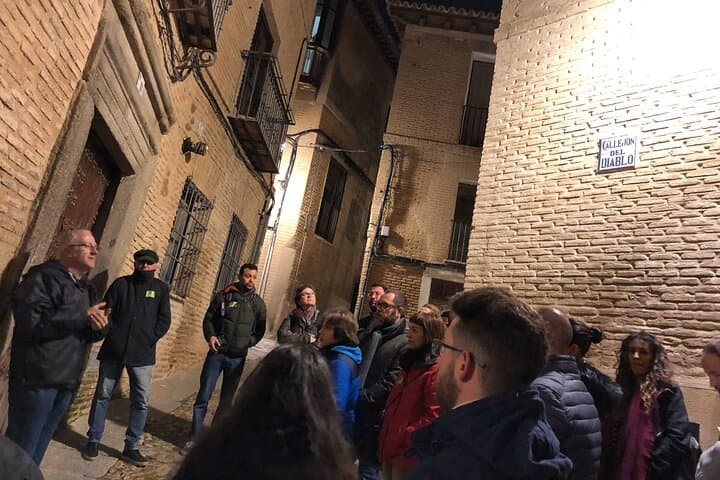 Strolling through mysterious corners of the Magical Toledo.