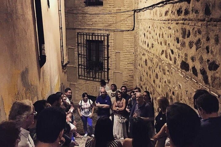 Different corners of Toledo, alleys and secluded routes of the most typical.