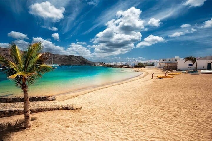 Roundtrip Ferry Transfer to La Graciosa with Free Wifi