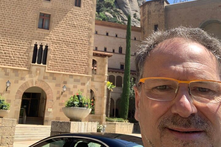 Private Half Day Tour in Monserrat with Driver