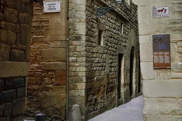 Guided Tour to Pier through the Jewish Quarter of Barcelona
