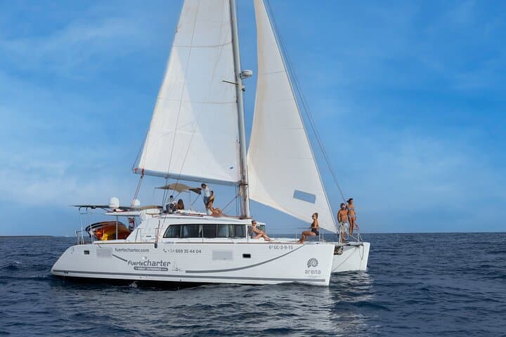 Lobos Island Half-Day Sailing Tour with Lunch